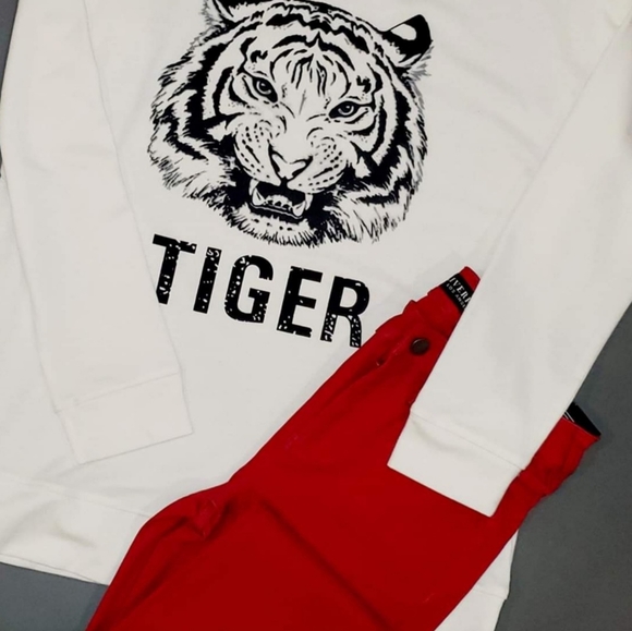 ONLY 2 LEFT! NWT Red Liverpool Jeans Abby Skinny Jean - Picture 2 of 4